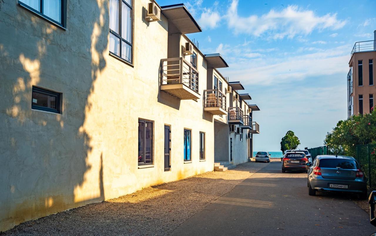 Green Land Hotel Tsandrypsh Exterior photo